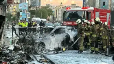 Şişli'de İş Yerine Giren Otomobil Yangına Neden Oldu: 2 Yaralı