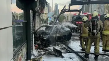 Şişli'de Otomobil İş Yerinde Yangına Neden Oldu: 2 Yaralı