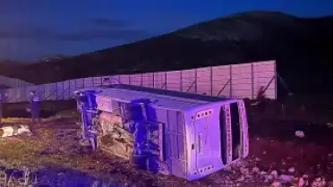 Taraftarları Taşıyan Midibüs Devrildi: 18 Yaralı