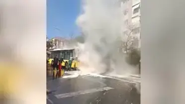 Ümraniye'de İETT Otobüsünde Yangın Söndürüldü