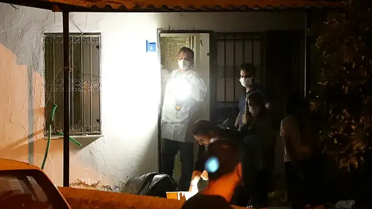 Bodrum'da Zihinsel Engelli Vatandaş, Ölen Babasının Cesediyle İki Gün Yaşadı