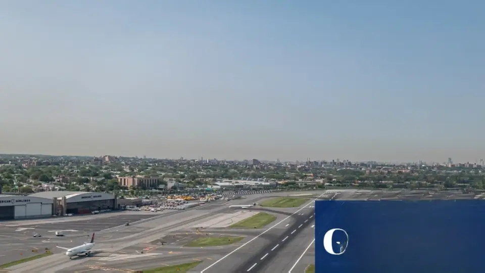 New York LaGuardia Havalimanı'nda Pisti Kapatan Obruk Oluştu