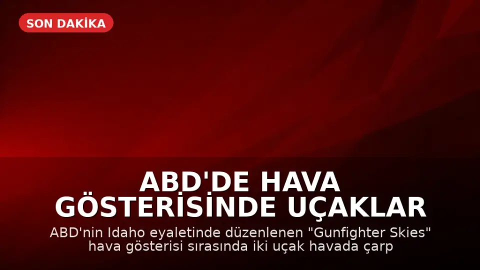 ABD'de Hava Gösterisinde Uçaklar Çarpıştı: Pilotlar Paraşütle Kurtuldu