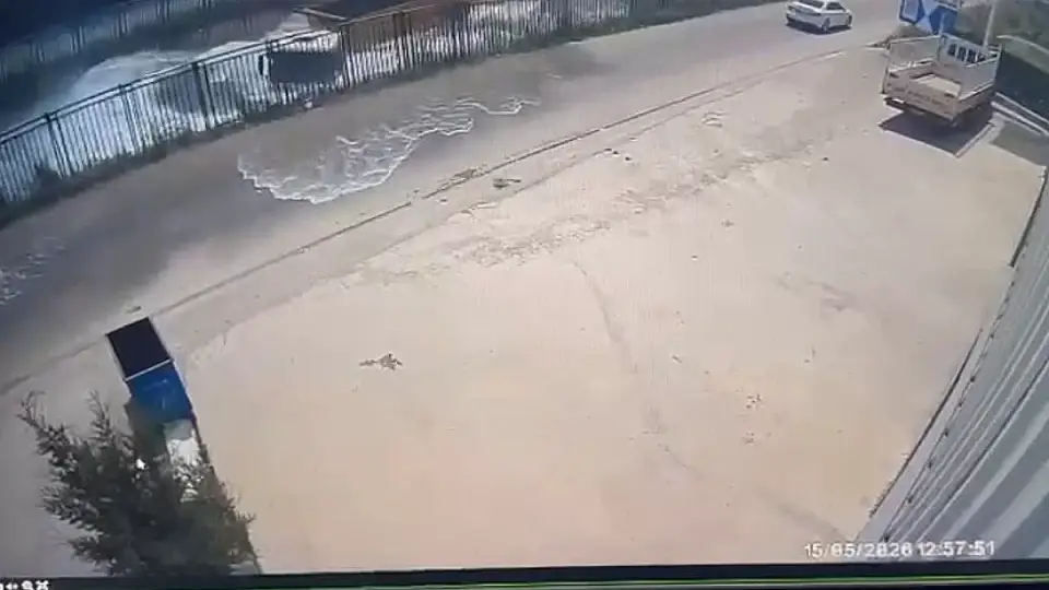 ADANA'da Hafriyat TIR'ı Sulama Kanalına Düştü