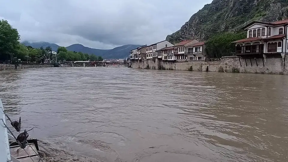 Amasya ve Taşova'da Eğitime Bir Gün Ara Verildi