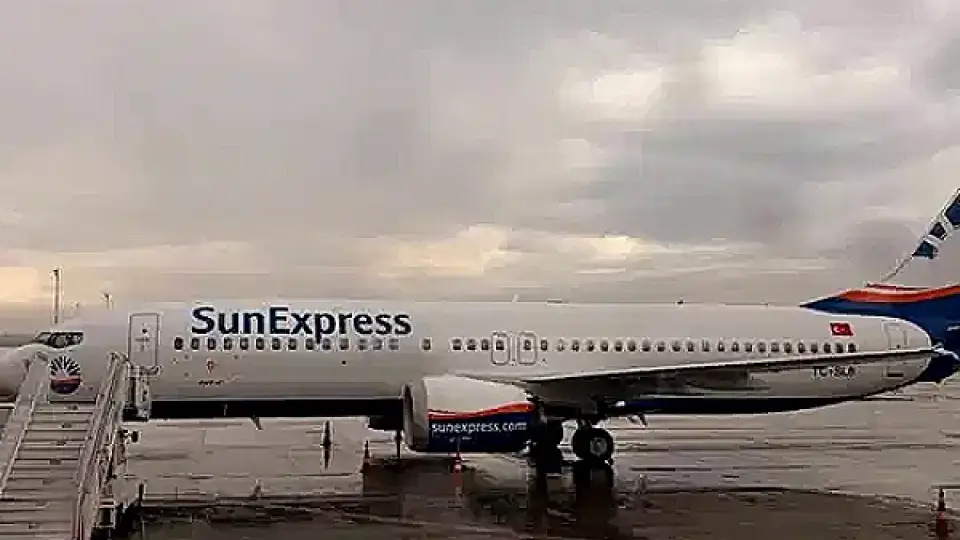 Antalya Uçağında Bomba İhbarı: Londra'ya Acil İniş