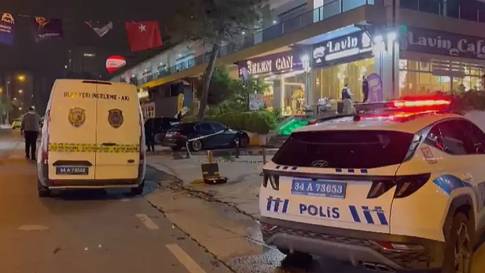 Beylikdüzü'nde Bir Kafeye Silahlı Saldırı: Şüpheli Kaçtı