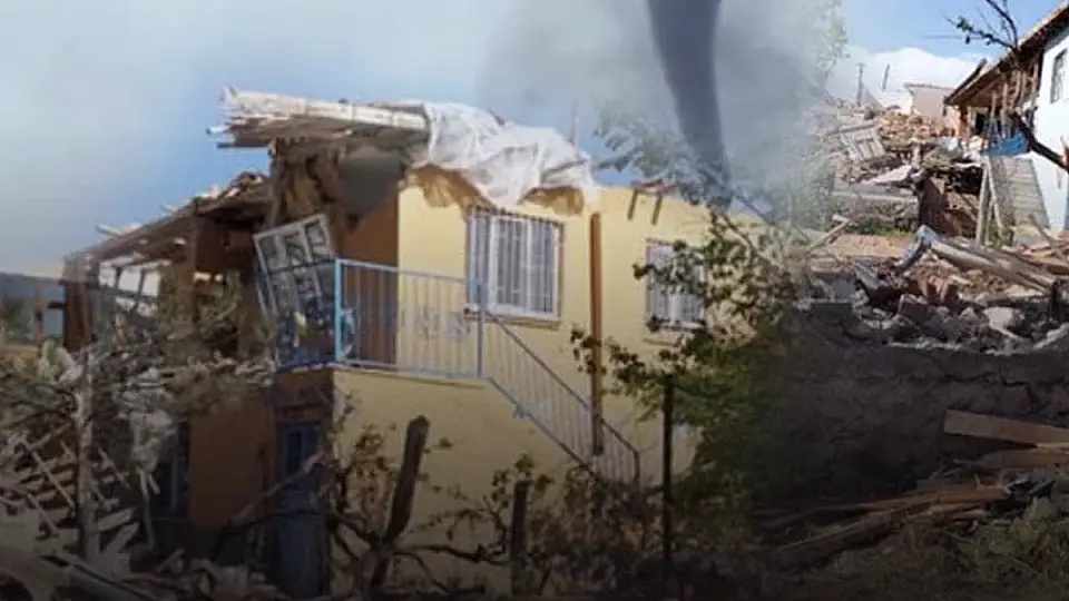 Çorum, Çankırı ve İzmir'de Hortum Felaketi: Evler Yıkıldı, Çatılar Uçtu