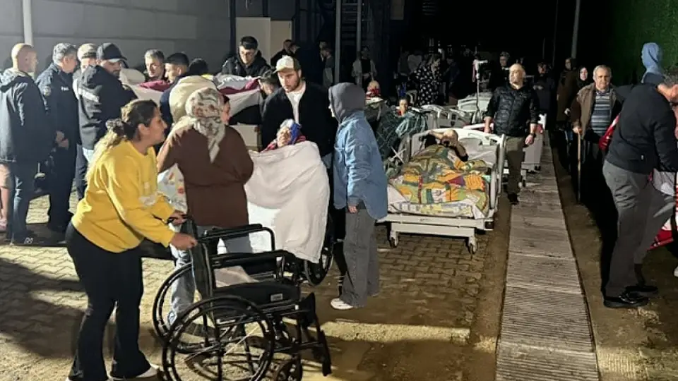 Düzce Huzurevinde Yangın: 54 Yaşlı Vatandaş Tahliye Edildi