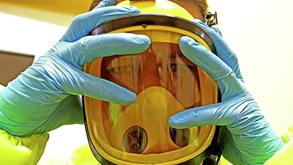 Ebola Salgını Sınırları Aştı: Almanya Seyahat Uyarısı Güncelledi
