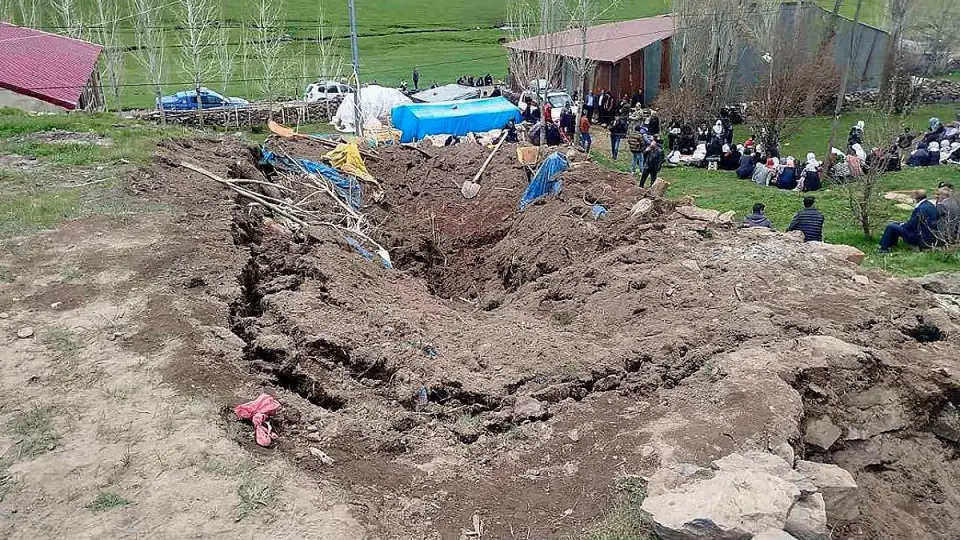 Erzurum'un Tekman İlçesinde Ahır Çöktü: 1 Kişi Hayatını Kaybetti