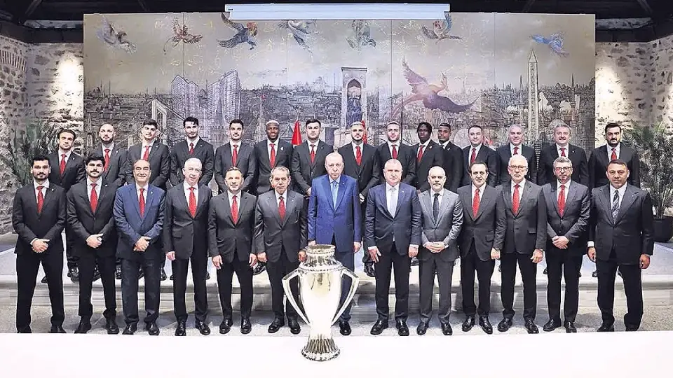 Galatasaray Teknik Heyeti ve Oyuncuları, Cumhurbaşkanı Erdoğan'ı Ziyaret Etti