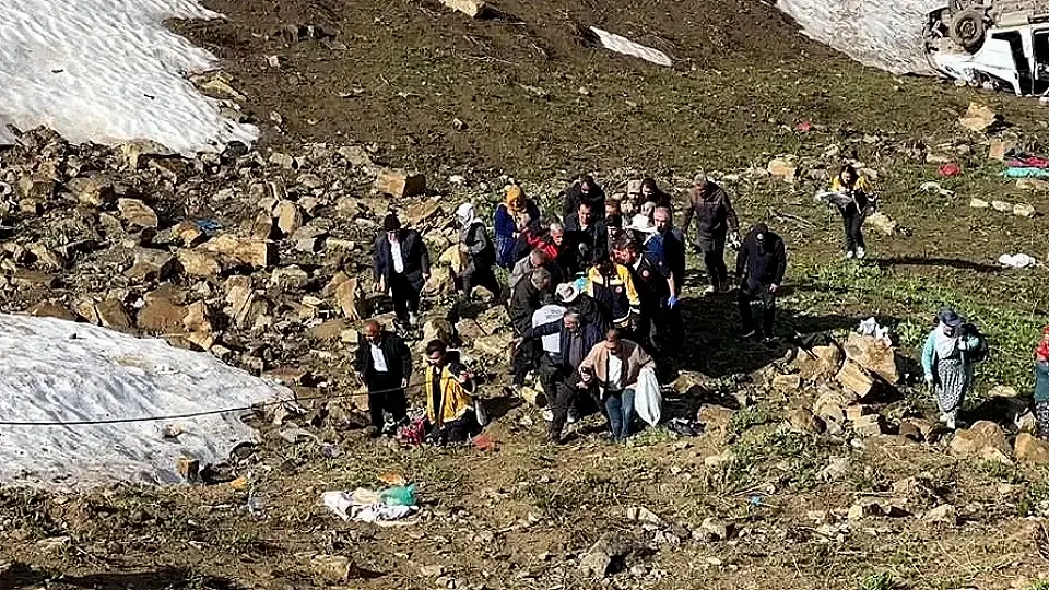 Hakkari Yüksekova'da Uçuruma Yuvarlanan Minibüste 1 Ölü, 7 Yaralı