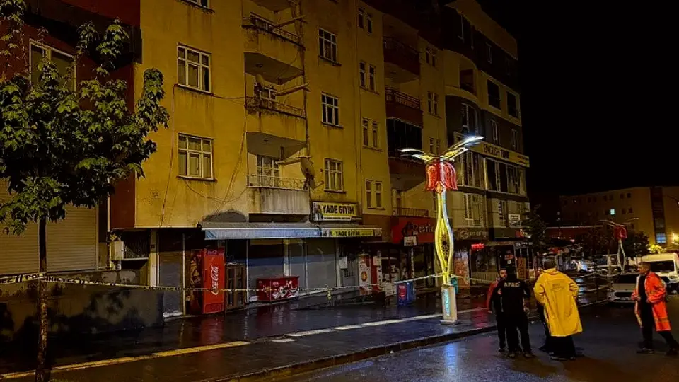 Hakkari'de Çökme Riski Nedeniyle 6 Bina Tahliye Edildi