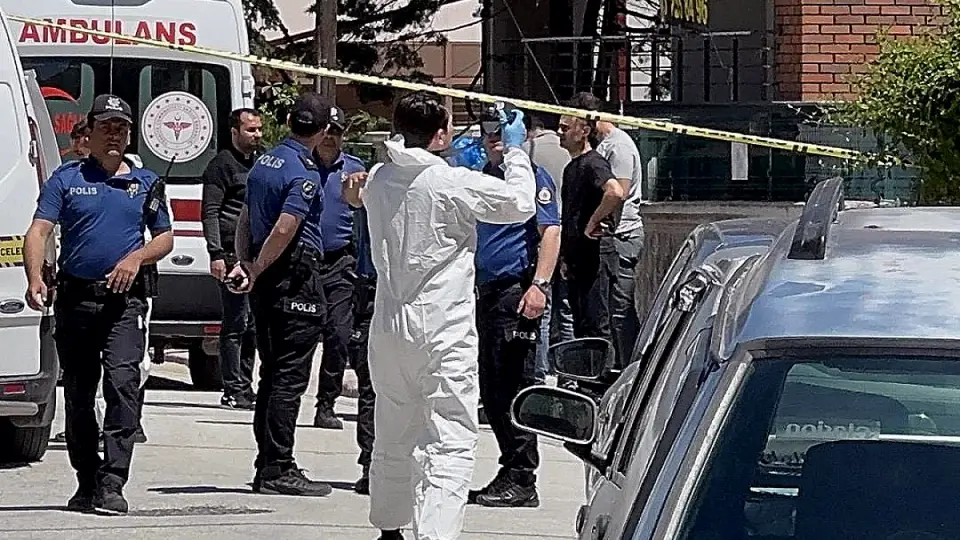 Hukuk Öğrencisi Anne ve Babasını Öldürdükten Sonra Parkta Kanlı Ellerle Bulundu