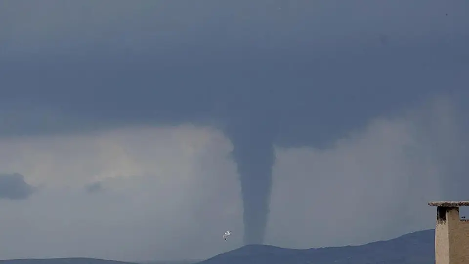 İzmir'de Hortum Paniği Yaşandı