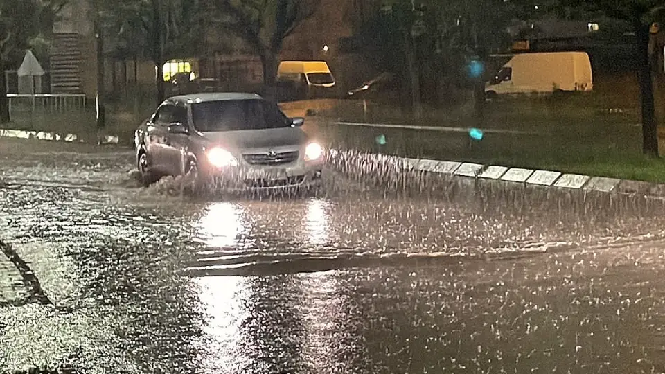 Kayseri'de Sağanak Sele Neden Oldu, Yollar Ulaşıma Kapandı