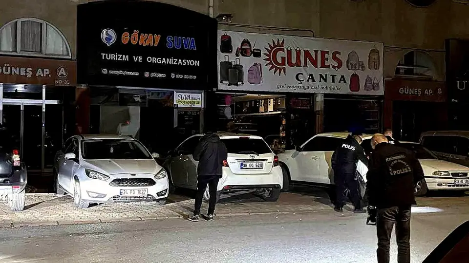 Kayseri'de Turizm Acentesine Silahlı Saldırı: 7 Kurşun İsabet Etti