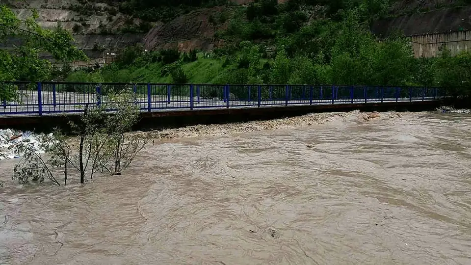 Kelkit Çayı'nda Debisi Yükseldi, Yeşilçam Köprüsü Ulaşıma Kapatıldı