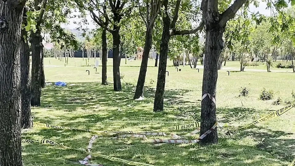Küçükçekmece'de Polise Silahlı Saldırı Girişimi: Şüphelilerin Çantasından Kalaşnikof Tüfek Çıktı