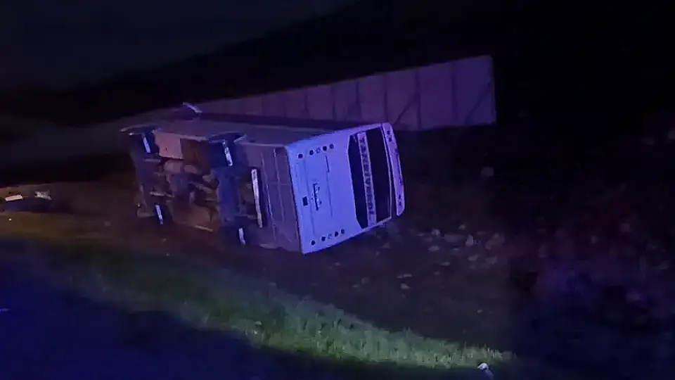 Malatya-Kayseri Karayolunda Midibüs Devrildi: 27 Taraftar Yaralandı