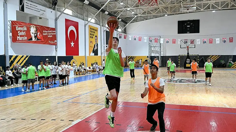 Mersin'de 19 Mayıs Coşkusu Spor Turnuvalarıyla Taçlandı