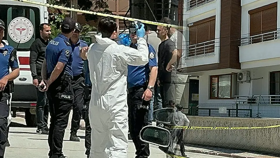 Parkta Kanlı Halde Bulunan Şüpheli: Anne ve Babasını Öldürdüğünü İtiraf Etti