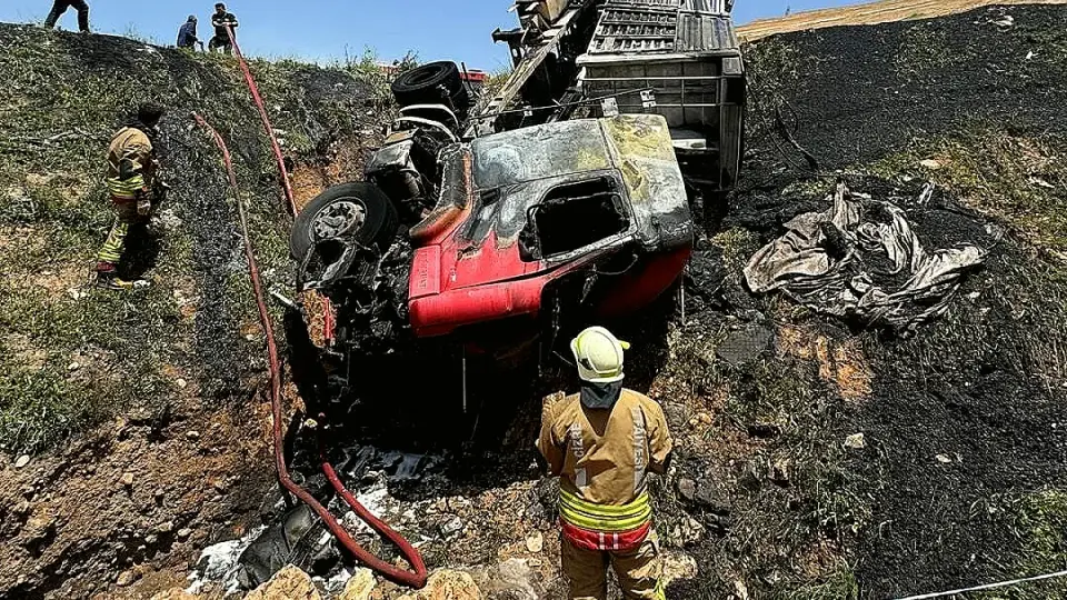 Şırnak'ta Kamyon Devrildi: Sürücü Hayatını Kaybetti