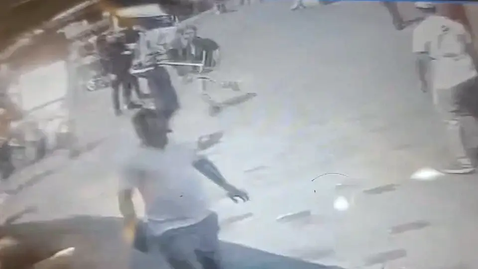 Taksim'de Kazmalı Saldırı: Esnaf ve Şüpheliler Gözaltına Alındı