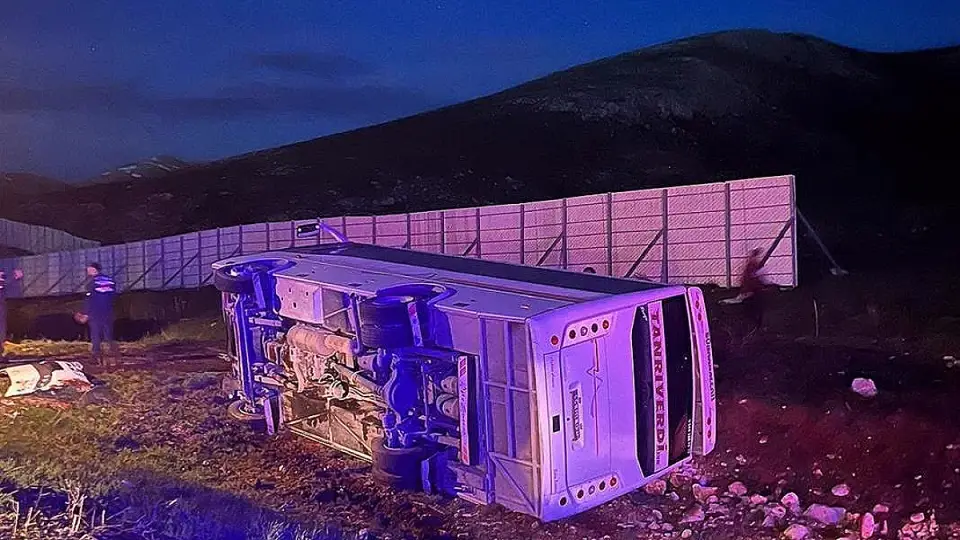 Taraftarları Taşıyan Midibüs Devrildi: 18 Yaralı