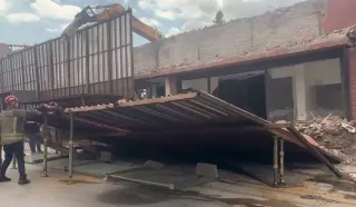 Ankara'da Yıkım Çalışmasında Platform Devrildi