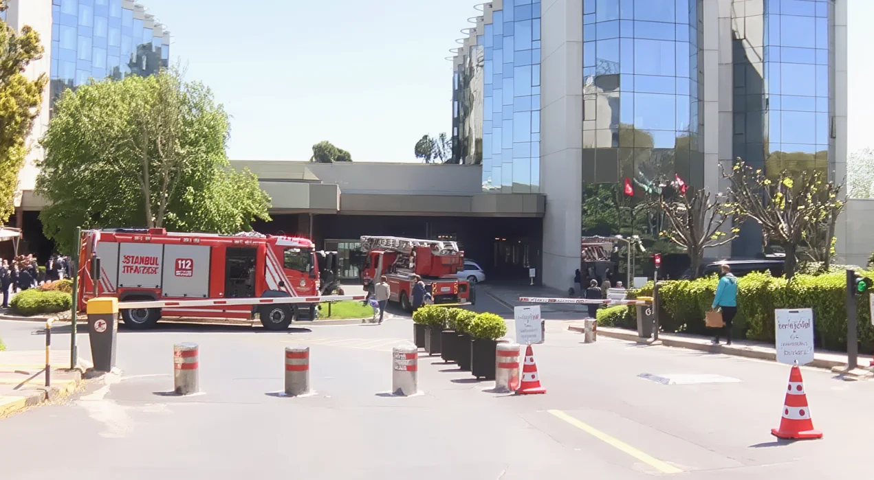 Beşiktaş'ta 20 Katlı Otelde Yangın: Otel Boşaltıldı