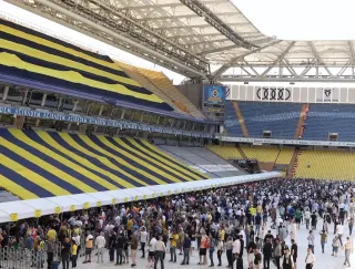 Fenerbahçe'de Seçim Belirsizliği Sürerken Galatasaray Zirvede