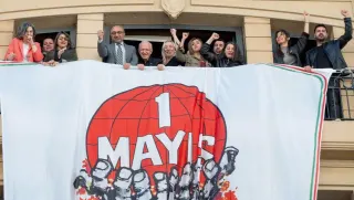 İstanbul Barosu'na 1 Mayıs Pankartı Asıldı: 'Halkın Ekmeğidir Adalet'