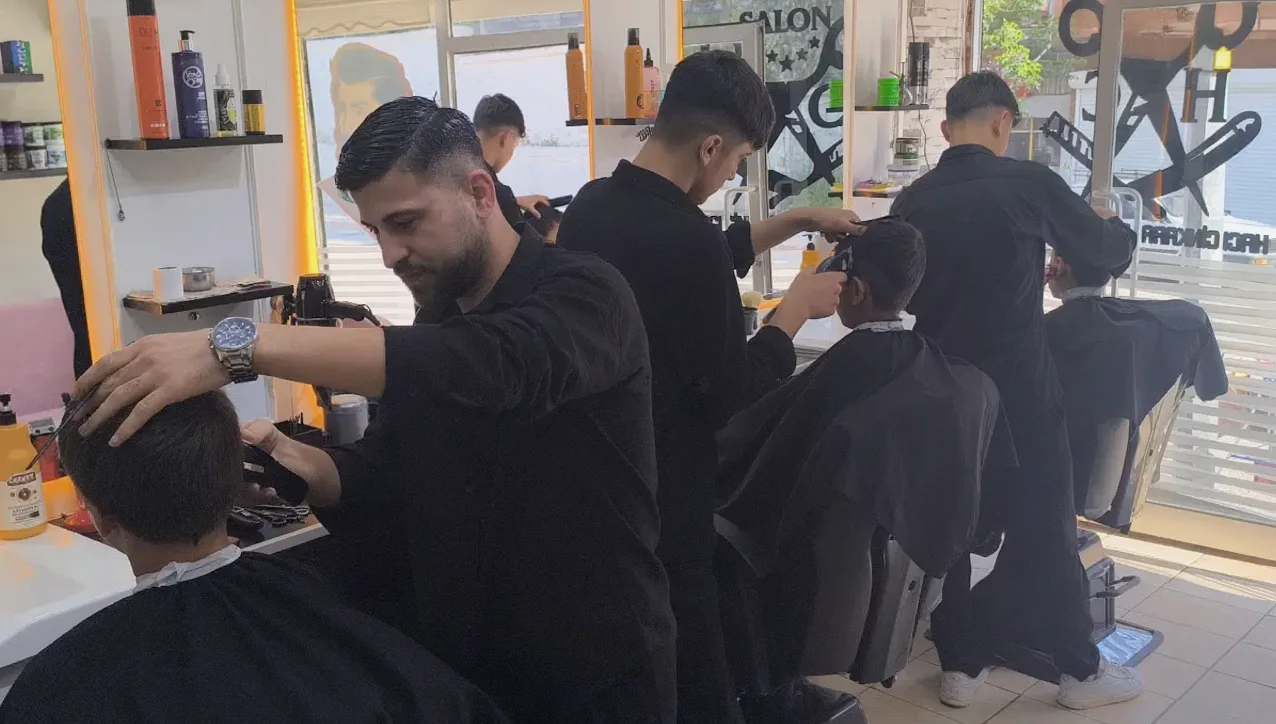 Osmaniyeli Berber Çocuklara Ücretsiz Tıraş Hizmeti Sundu