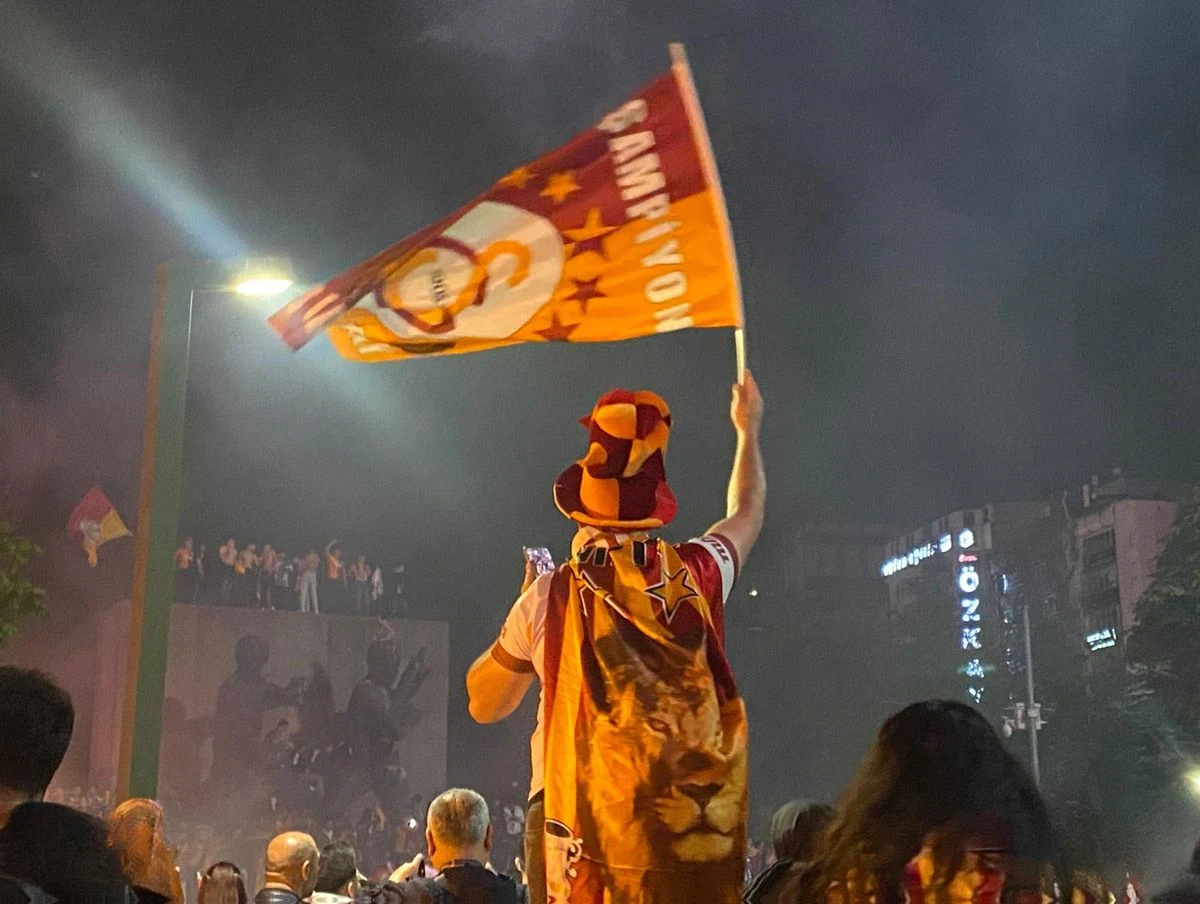 Galatasaray, Ankara'da 26. Şampiyonluğunu Taraftarlarının Coşkusuyla Kutladı