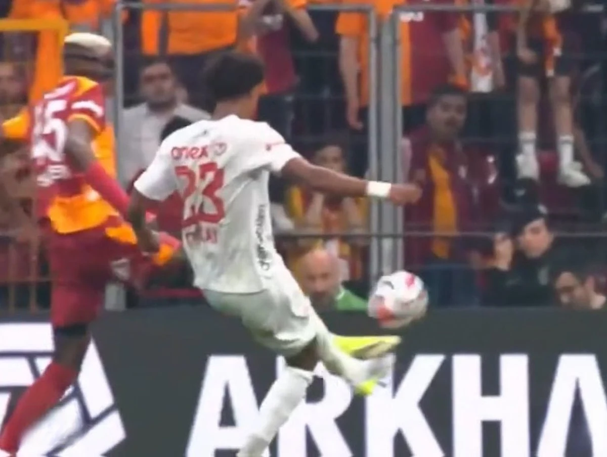 Galatasaraylı Osimhen'in Penaltıdan Attığı Gol Tartışma Yarattı