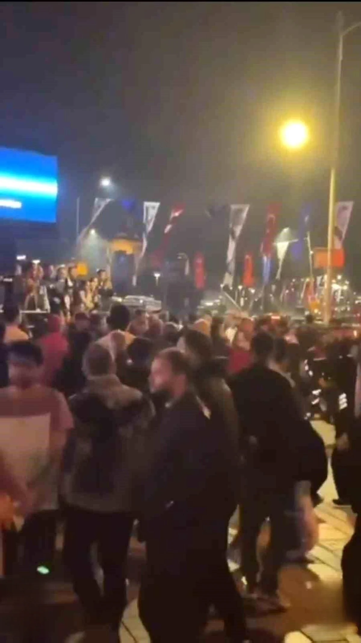 Üsküdar'da Galatasaray Taraftarlarına Saldırı: Polis Müdahale Etti