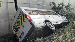 Alanya'da Okul Servisi Bahçeye Devrildi: 6 Öğrenci Yaralandı