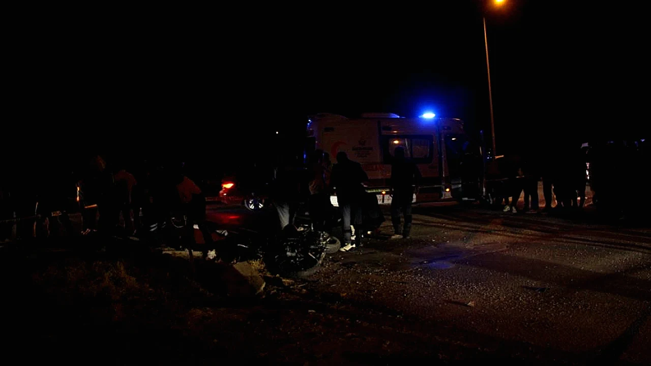 Antalya'da Çöp Kamyonu ile Motosiklet Çarpıştı: 2 Kişi Hayatını Kaybetti