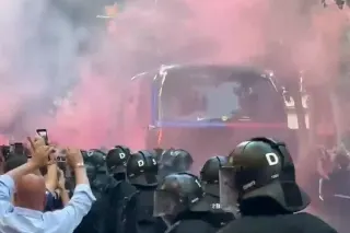 Barcelona Taraftarları Kendi Otobüslerini Taşladı: Rakip Takım Sandılar