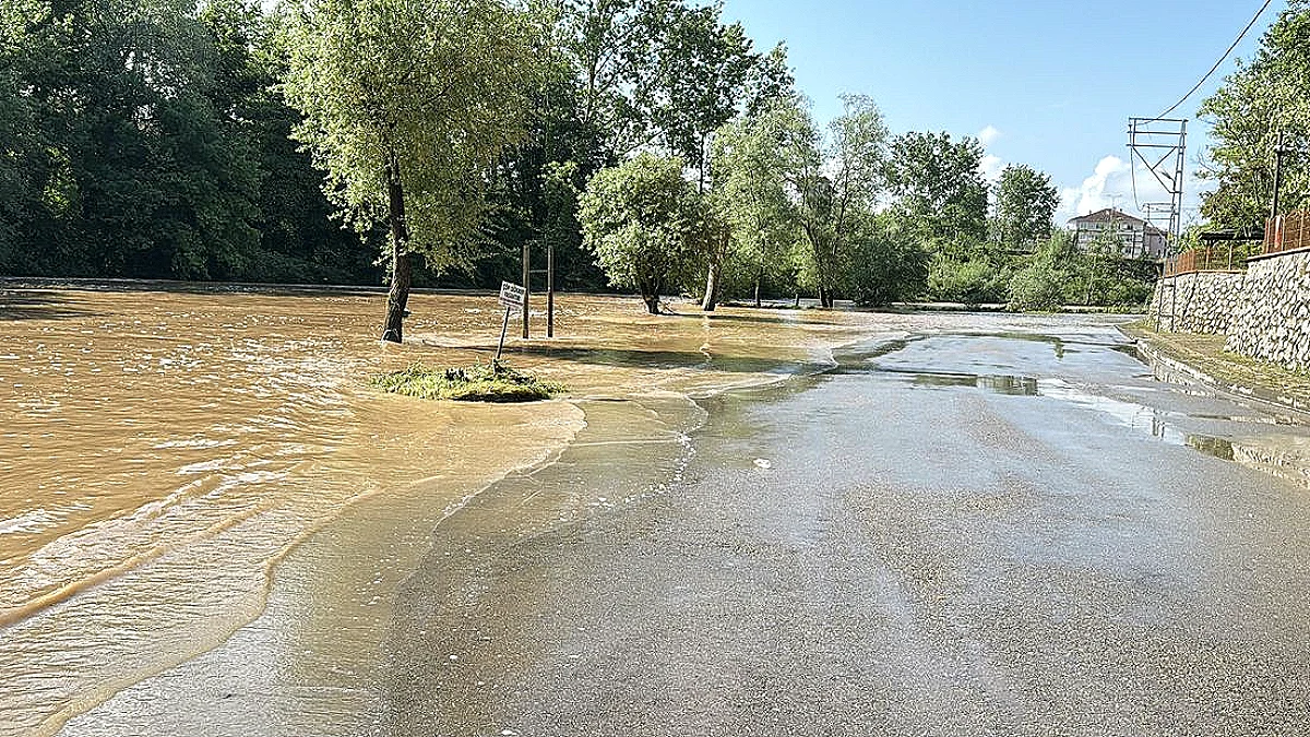 Bartın Irmağı'nda Su Seviyesi 2 Metre Yükseldi, 15 Ev ve İş Yeri Sular Altında Kaldı