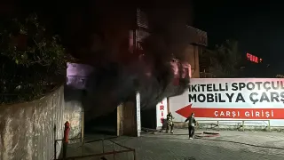 Başakşehir'de İş Yerinde Yangın: İtfaiye Ekipleri Müdahale Ediyor