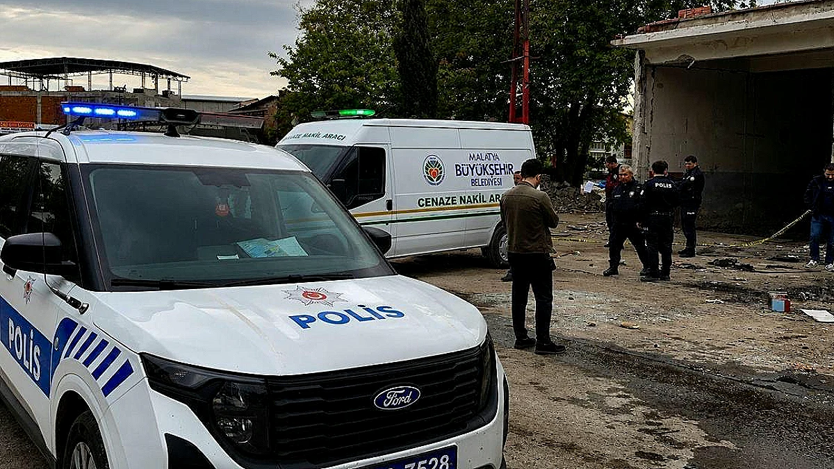 Elektrik direğinden düşen hurdacı hayatını kaybetti