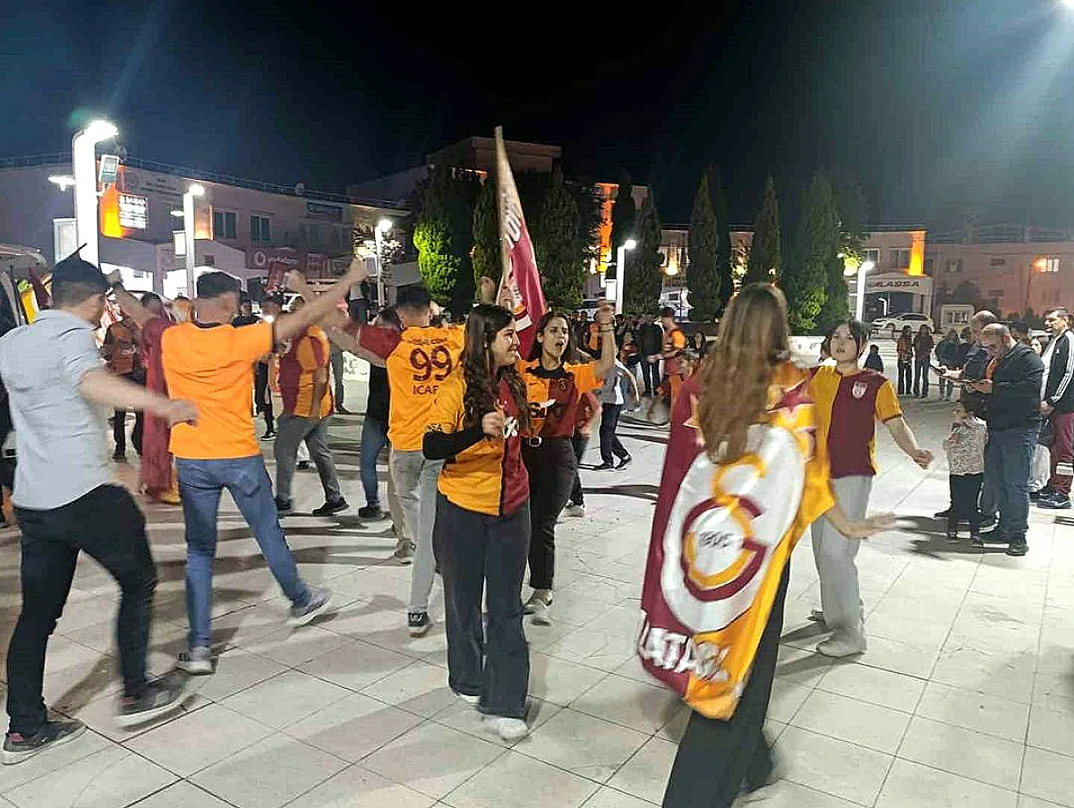 Galatasaray'ın Şampiyonluğu Selendi'de Coşkuyla Kutlandı