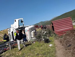 Gaziantep'te Tır Devrildi: Sürücü Yaralandı