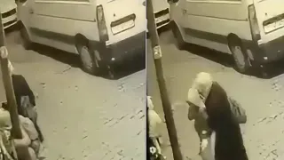 Kağıthane'de Aydınlatma Direğinden Elektrik Akımına Kapılan 8 Yaşındaki Çocuk Hastaneye Kaldırıldı