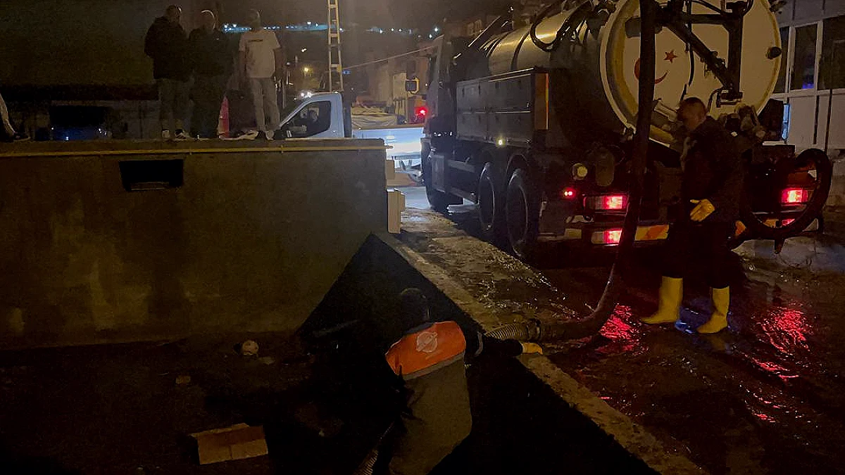 Kayseri'de Sağanak Su Baskınlarına Neden Oldu: Bodrum Katları ve Bahçeler Sular Altında Kaldı