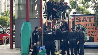 Manisa'da Asansörde Sıkışan Genç Hayatını Kaybetti