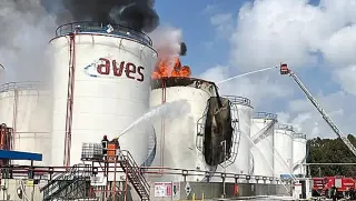 Mersin'deki Yakıt Tankı Yangını Kontrol Altına Alındı: Bir Kişi Hayatını Kaybetti